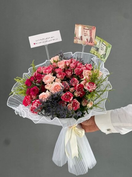 باقة ورد زهرية أنقية متعددة الألوان مع تعليقة مالية شاملة التوصيل